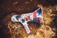 「Red Bull Secret Gig」仕様の拡声器。©︎Suguru Saito / Red Bull Content Pool