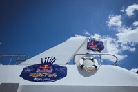 「Red Bull Secret Gig」仕様の船。©︎Keisuke Kato / Red Bull Content Pool