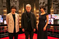 左から三浦大知、松本隆、池田エライザ。（写真提供：NHK）