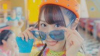 小倉唯「Fightin★Pose」ミュージックビデオより。