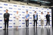 「KDDI × OPENREC.tv 業務提携に関する発表会」フォトセッションの様子。