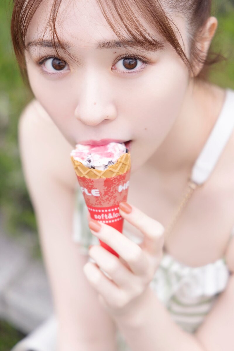 渡辺みり愛の1st写真集より。（撮影：彦坂栄治）