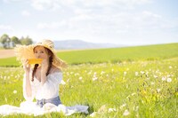 渡辺みり愛1st写真集「消極的な華やかさ」より。（撮影：彦坂栄治）