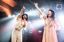 左から小林潤（NILKLY）、内山結愛（RAY）。（Photo by Masayo）