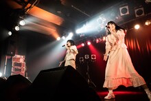 左から小林潤（NILKLY）、内山結愛（RAY）。（Photo by Masayo）
