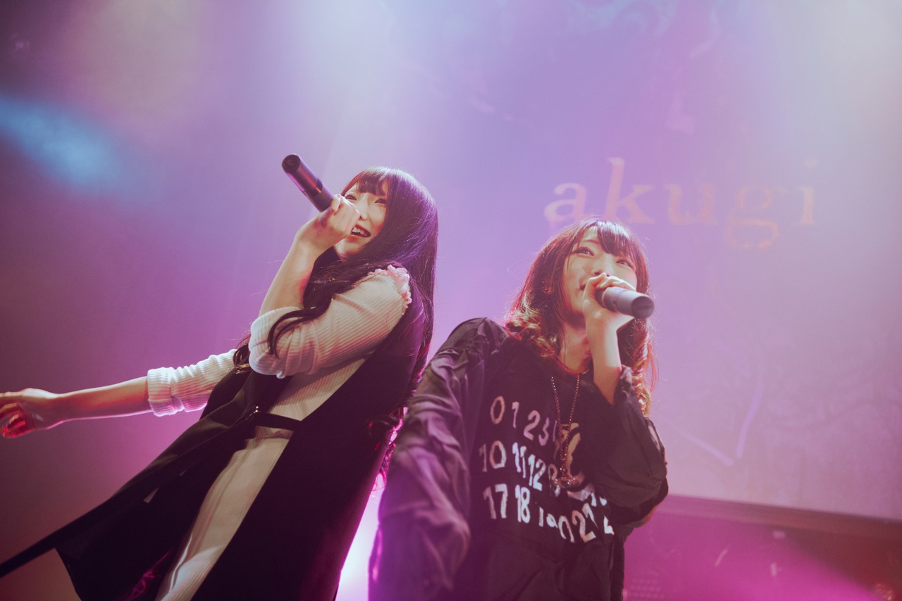 左から个喆（ぜんぶ君のせいだ。）、marikoyu（akugi）
