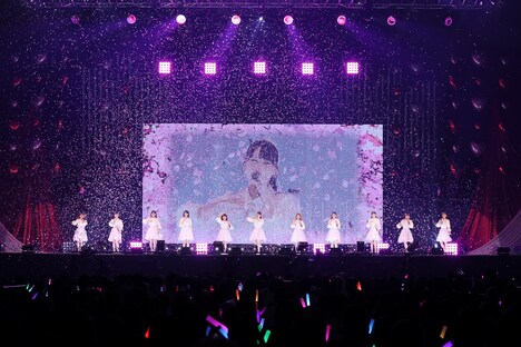 「=LOVE 全国ツアー2021『全部、内緒。』」神奈川・横浜アリーナ公演の様子。（写真提供：代々木アニメーション学院）