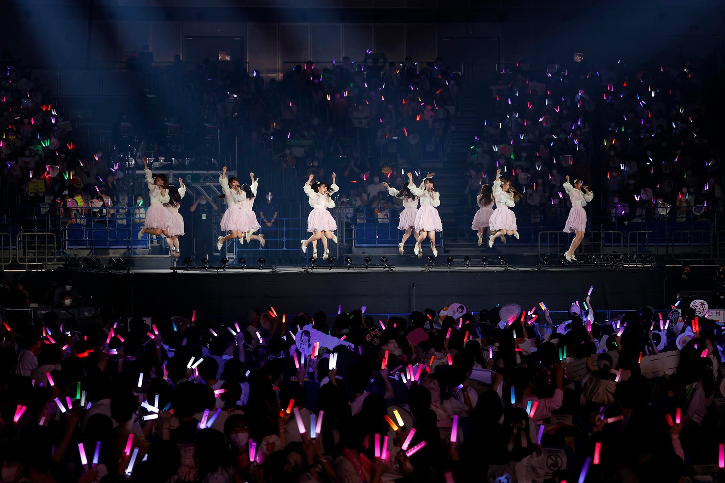 「=LOVE 全国ツアー2021『全部、内緒。』」神奈川・横浜アリーナ公演の様子。（写真提供：代々木アニメーション学院）