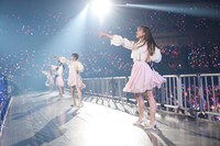 「=LOVE 全国ツアー2021『全部、内緒。』」神奈川・横浜アリーナ公演の様子。（写真提供：代々木アニメーション学院）