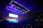 「=LOVE 全国ツアー2021『全部、内緒。』」神奈川・横浜アリーナ公演の様子。（写真提供：代々木アニメーション学院）