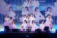 「=LOVE 全国ツアー2021『全部、内緒。』」神奈川・横浜アリーナ公演の様子。（写真提供：代々木アニメーション学院）