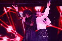 左から野口衣織、齊藤なぎさ。（写真提供：代々木アニメーション学院）