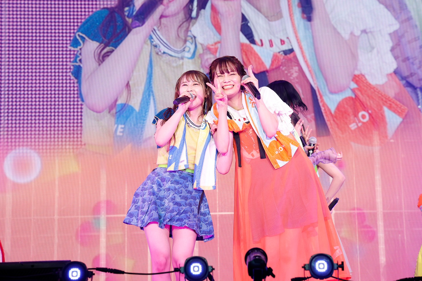 左から山本杏奈、大場花菜。（写真提供：代々木アニメーション学院）