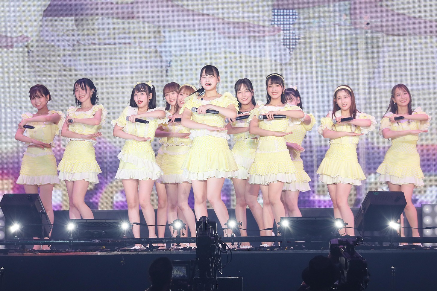 「=LOVE 全国ツアー2021『全部、内緒。』」神奈川・横浜アリーナ公演の様子。（写真提供：代々木アニメーション学院）