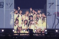 ファンに向かって手を振りながら退場する=LOVE。（写真提供：代々木アニメーション学院）