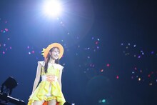 「いじわるチュー」を歌う瀧脇笙古。（写真提供：代々木アニメーション学院）