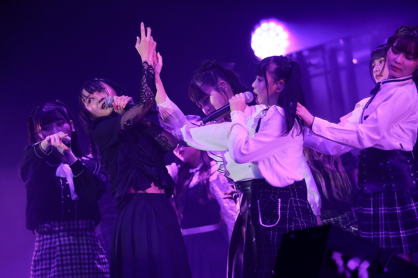 「=LOVE 全国ツアー2021『全部、内緒。』」神奈川・横浜アリーナ公演の様子。（写真提供：代々木アニメーション学院）