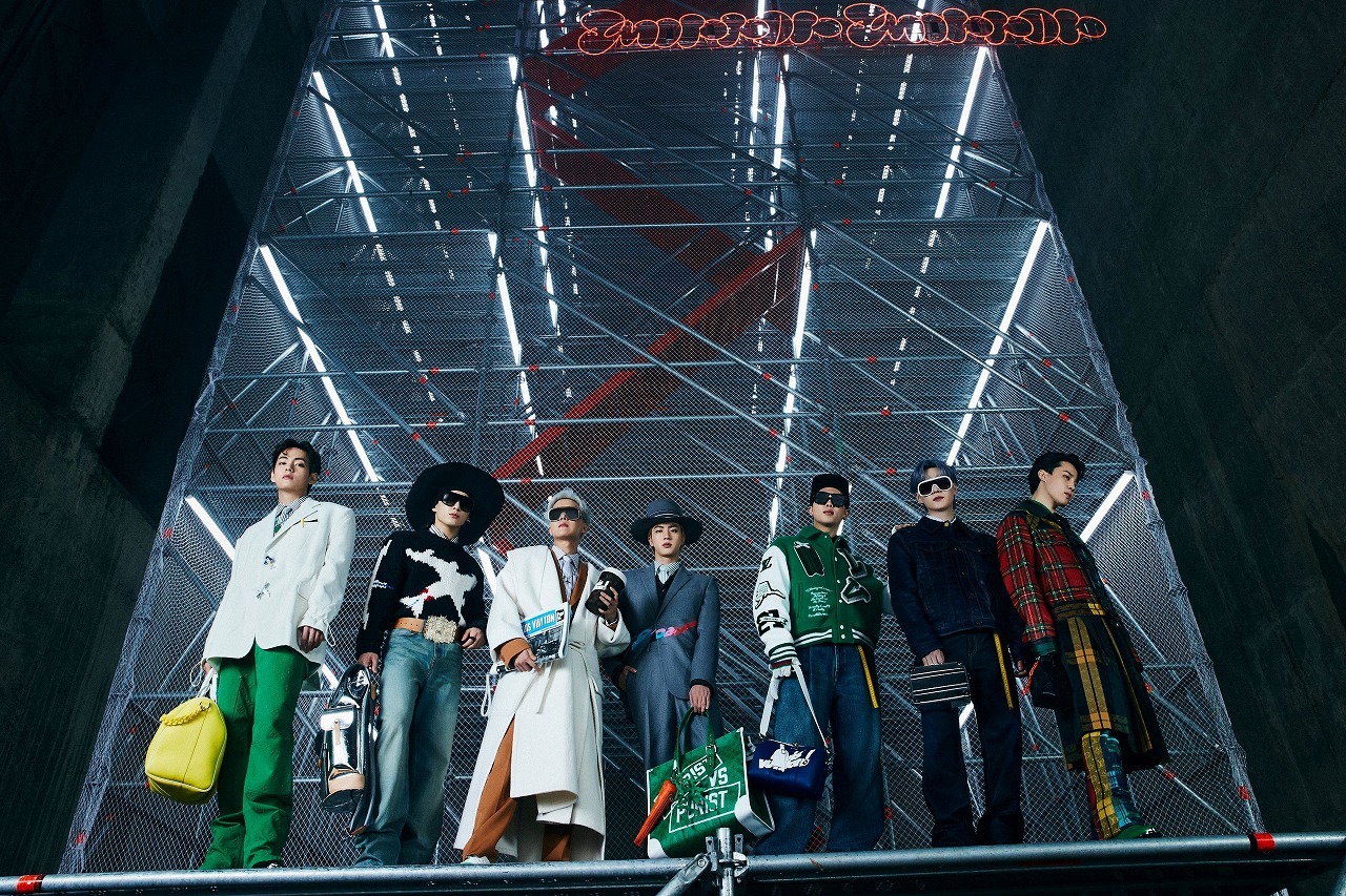 LOUIS VUITTON 2021秋冬メンズコレクションを身に着けたBTS。