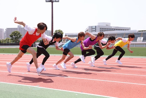 左から相葉雅紀（嵐）、風間俊介、佐藤勝利（Sexy Zone）、藤井流星（ジャニーズWEST）、岸優太（King & Prince）、浮所飛貴（美 少年、ジャニーズJr.）。(c)フジテレビ