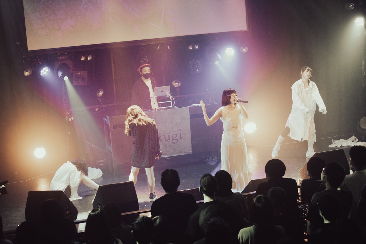 akugi「1st Mini Album "Playplay" Release Party～悪戯プレイ～」の様子。