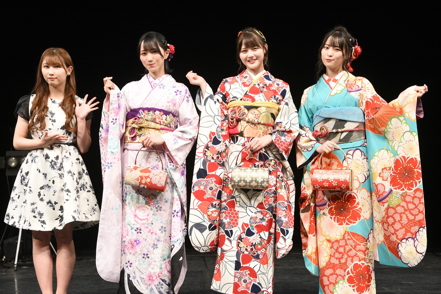 左から山本杏奈、野口衣織、髙松瞳、冨田菜々風。