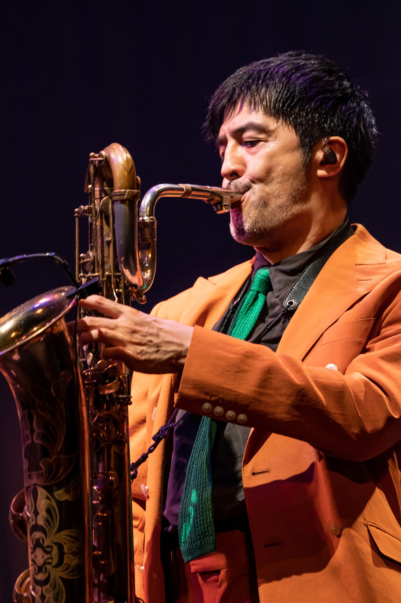 谷中敦（Baritone Sax）（撮影：ヤオタケシ）
