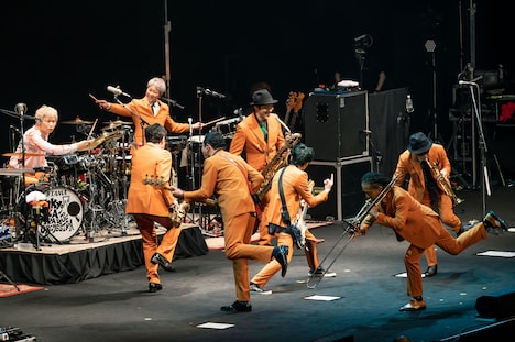 「This Is My Life」を披露するスカパラメンバー。（撮影：ヤオタケシ）