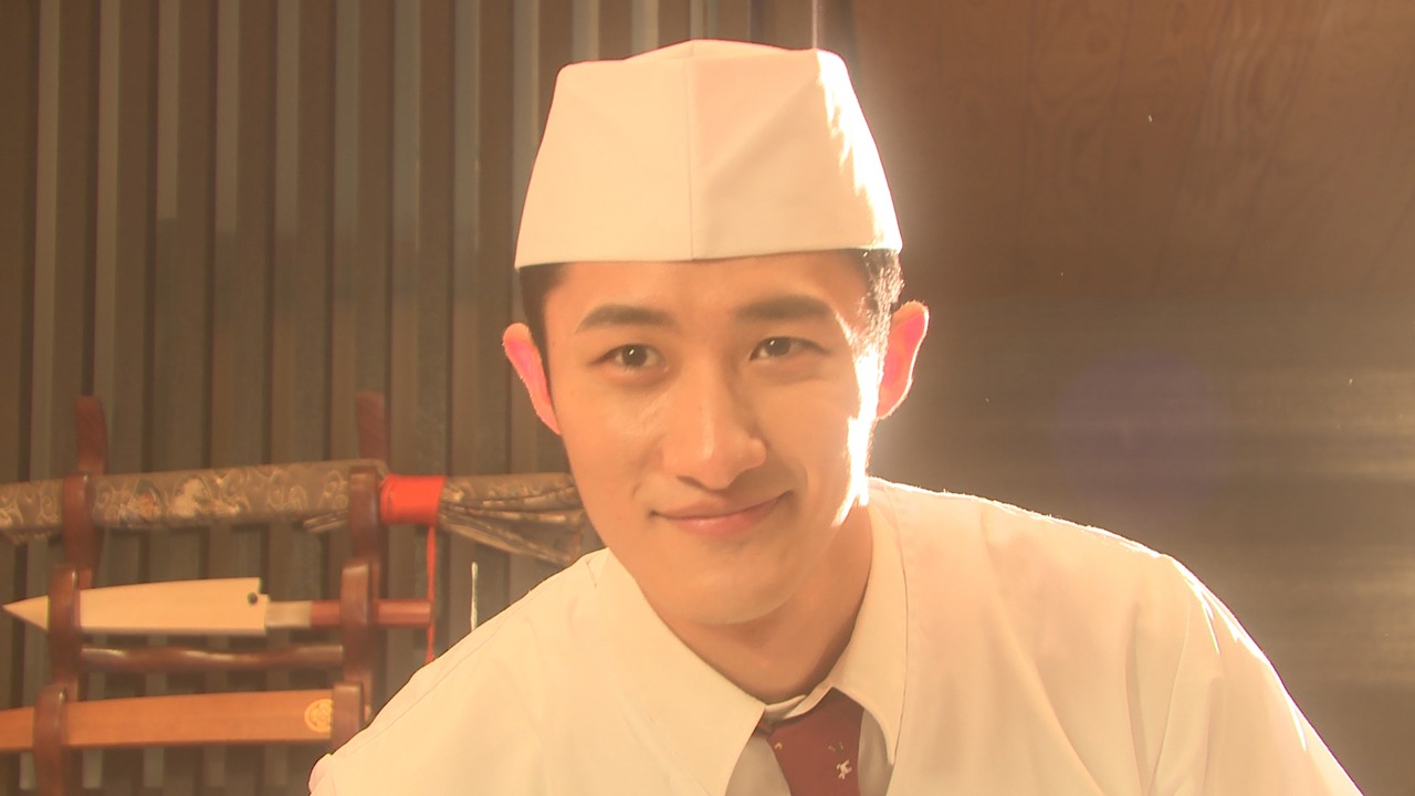 “神店員”役の岩本照（Snow Man）。(c)フジテレビ