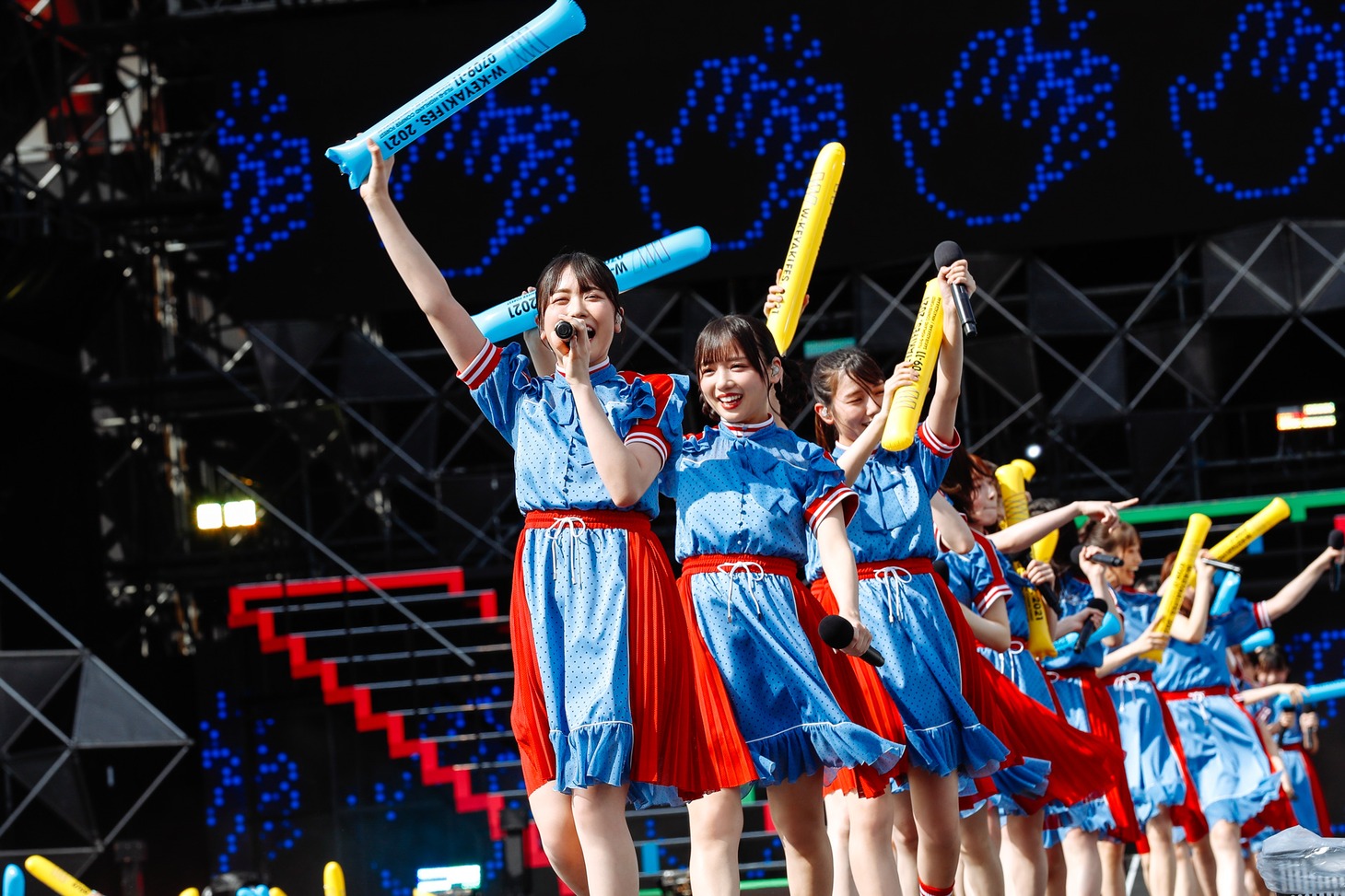 日向坂46による「W-KEYAKI FES.2021」2日目公演の様子。（撮影：上山陽介）