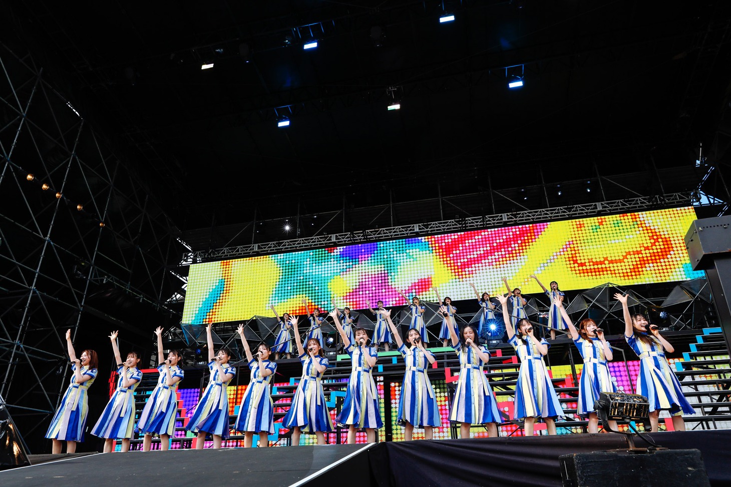 日向坂46による「W-KEYAKI FES.2021」2日目公演の様子。（撮影：上山陽介）