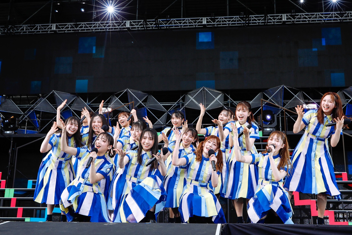 日向坂46による「W-KEYAKI FES.2021」2日目公演の様子。（撮影：上山陽介）