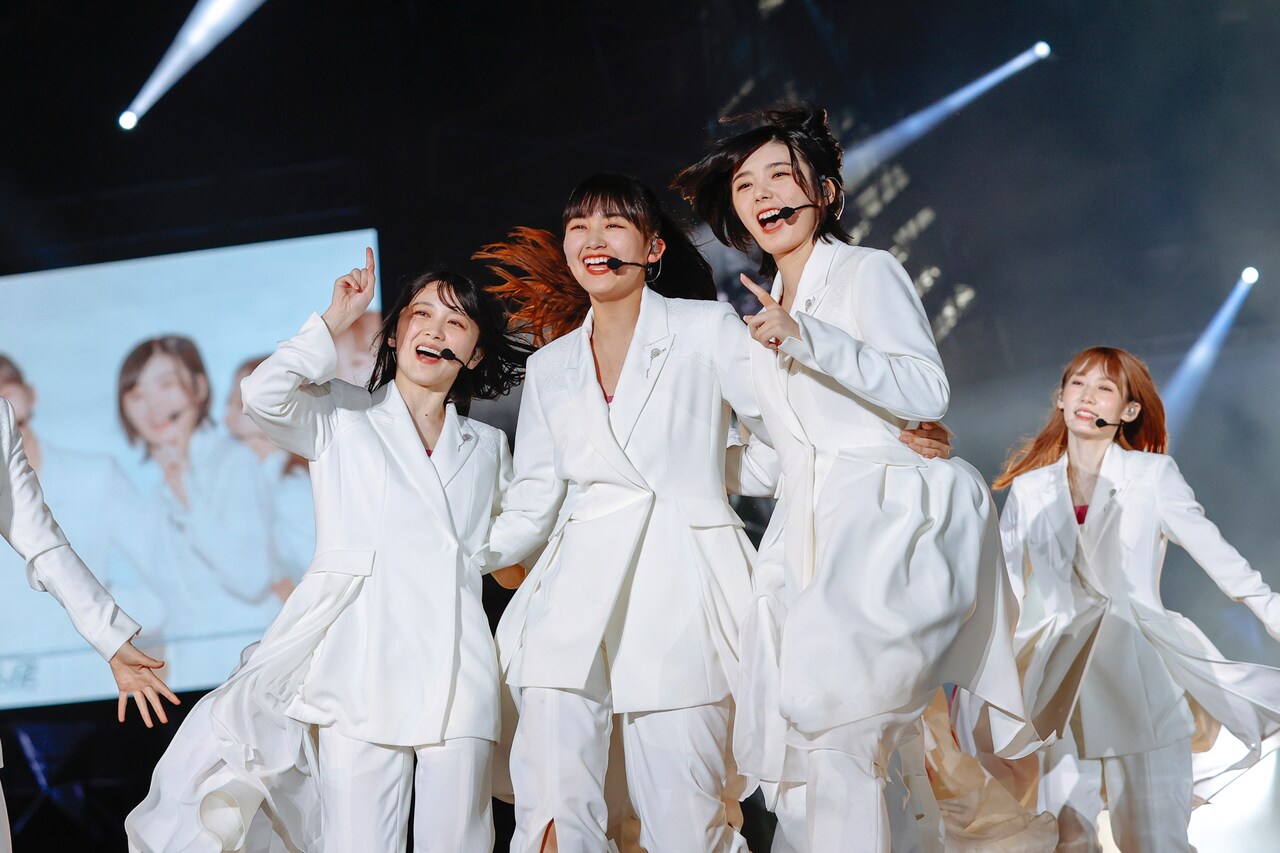 欅坂46 櫻坂46 関有美子 欅のキセキ 日向のアユミ 直筆サイン入りTシャツ 欅坂46(けやき坂46) - 欅坂46 櫻坂46【世界には愛しかない・1期
