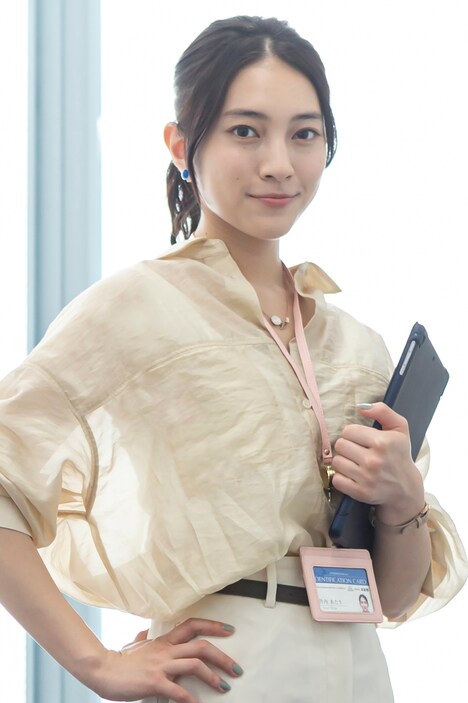 久保田紗友が演じる丹内あたり。