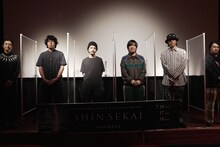 左から落合健太郎、眞鍋海里、梶原洋平、桑原彰、野田洋次郎、武田祐介。