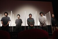 左から眞鍋海里、梶原洋平、桑原彰、野田洋次郎、武田祐介。