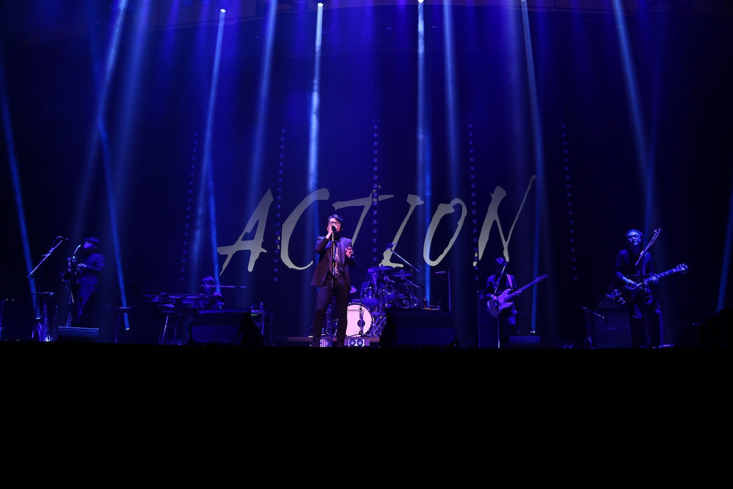 藤井フミヤ「藤井フミヤ コンサートツアー 2020-2021 “ACTION”」パシフィコ横浜 国立大ホール公演の様子。（写真提供：FFM）