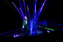 藤井フミヤ「藤井フミヤ コンサートツアー 2020-2021 “ACTION”」パシフィコ横浜 国立大ホール公演の様子。（写真提供：FFM）