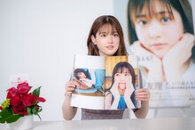 お気に入りのカットを見せる松村沙友理。