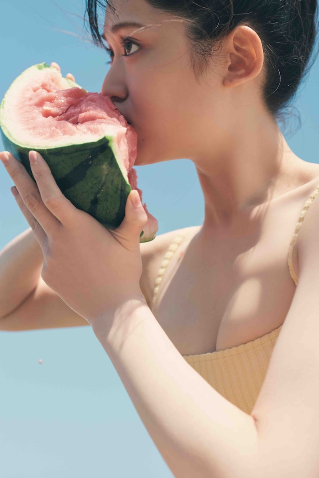 松村沙友理写真集「次、いつ会える？」より。 (c)マガジンハウス（撮影：三瓶康友）