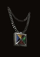 「Nizi Project Season 2」のNiziペンダント。