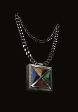 「Nizi Project Season 2」のNiziペンダント。