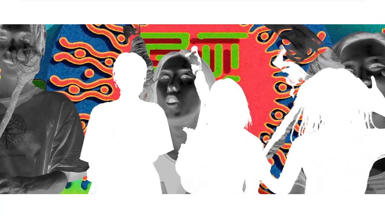 釈迦坊主「piro piro mo ai (feat. OKBOY & Dogwoods)」ミュージックビデオより。