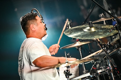 EKKUN（Dr）（Photo by Teppei Kishida）