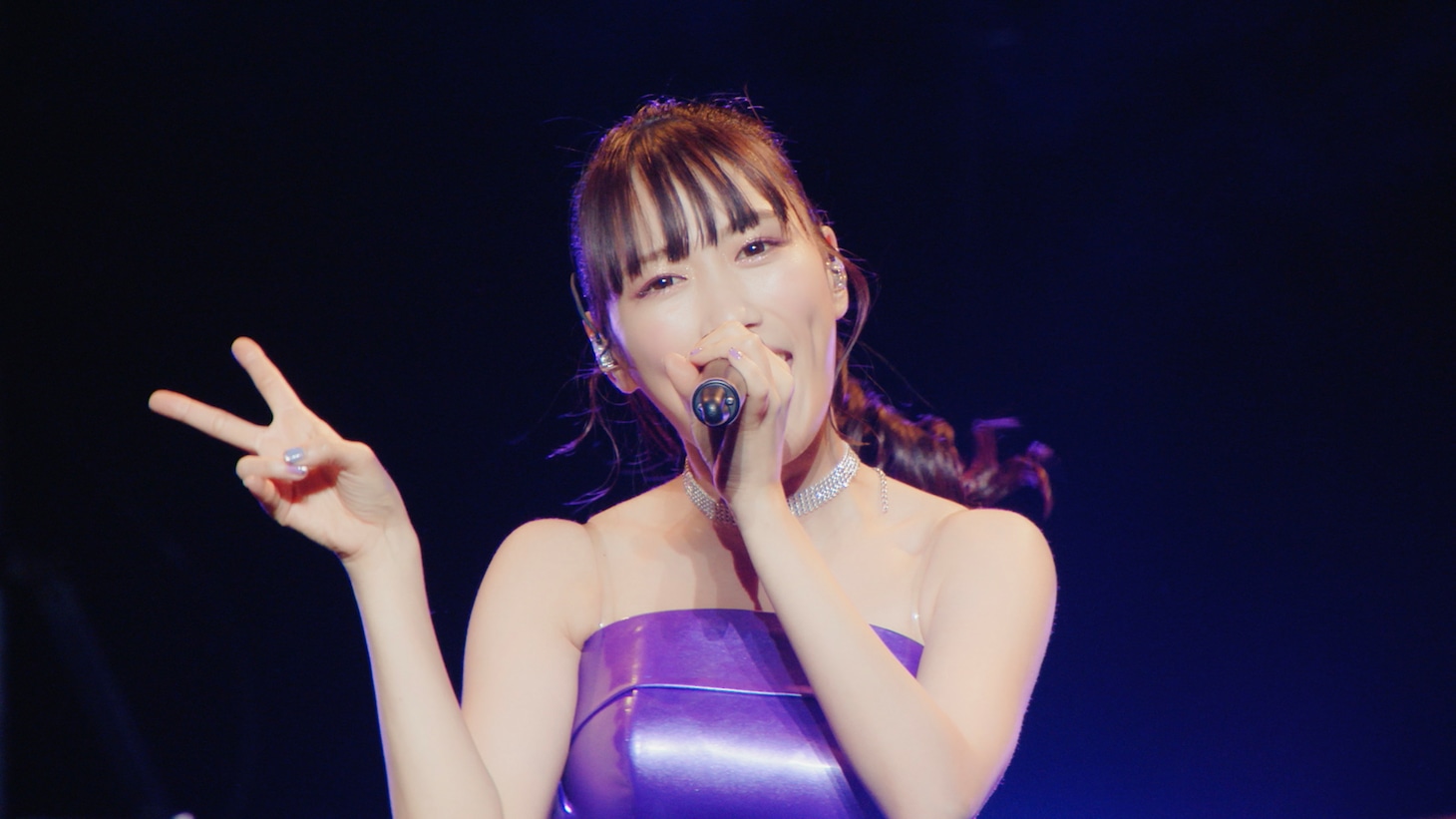 高城れに「まるごとれにちゃん」ライブ映像より。