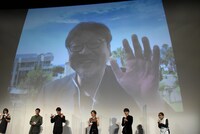 「竜とそばかすの姫」初日舞台挨拶の様子。