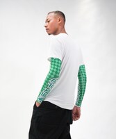 「推しの手」の着用イメージ。