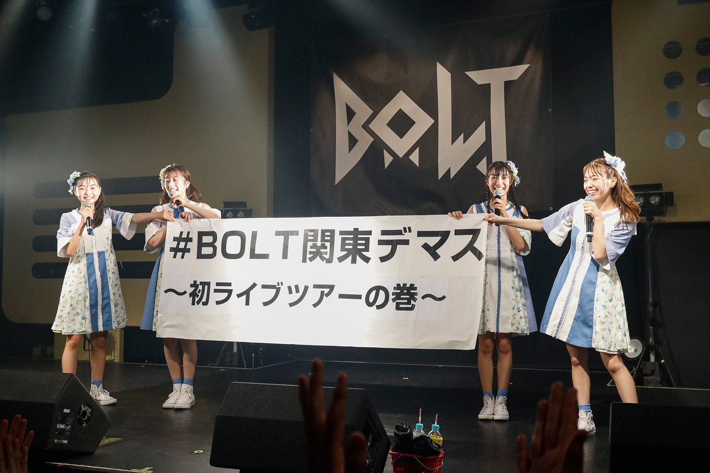 「#BOLT関東デマス ～初ライブツアーの巻～」の開催が決定したことを発表するB.O.L.T。