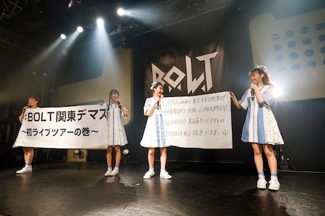 「#BOLT関東デマス ～初ライブツアーの巻～」の開催が決定したことを発表するB.O.L.T。