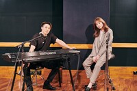 左からRIKU、MACO。（撮影：曽我美芽）