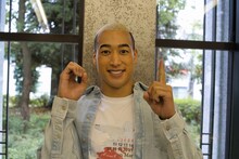 ゼロイチポーズを決める関口メンディー。(c)日本テレビ